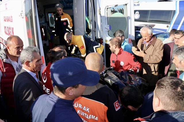 Dev dalgalarla fotoğraf çekmek isterken denize sürüklenen 2 öğrencinin can bedenlerine ulaşıldı