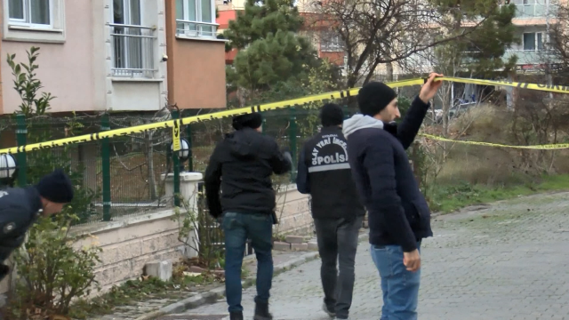 Büyükçekmece'de bir apartmanın önünde el bombası bulundu