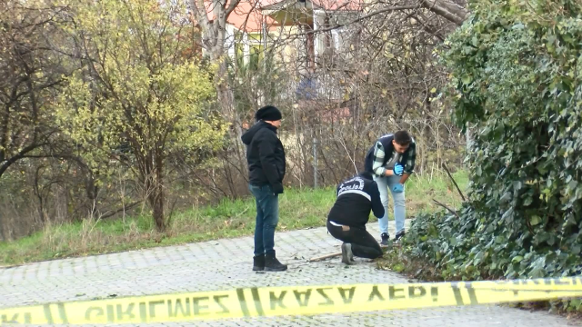 Büyükçekmece'de bir apartmanın önünde el bombası bulundu