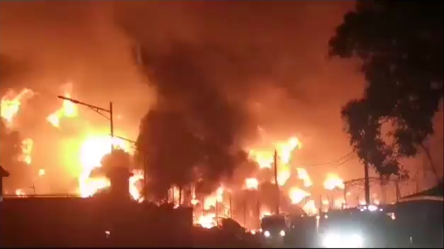 Gine'de petrol terminalinde meydana gelen patlamada 8 kişi öldü