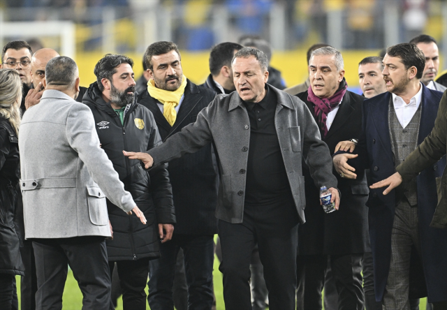 TFF Başkanı Büyükekşi ile görüşen hakemler maçlara çıkma kararı aldı