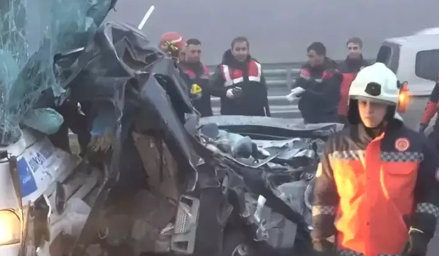 Kuzey Marmara otoyolunda 11 kişinin öldüğü zincirleme kazadan ilk görüntüler