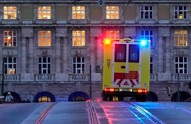 Çekya'daki kanlı üniversite saldırısından yeni görüntüler! Balkona çıkıp çevredekilere ateş açmış