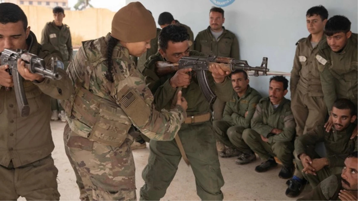 Fotoğraf 12 şehit verdiğimiz saldırıdan 3 gün sonra çekildi! ABD'den terör örgütüne silah kullanma eğitimi