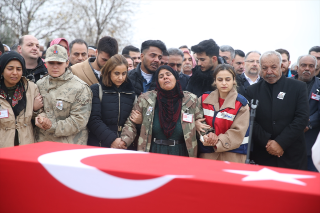 Pençe-Kilit Harekatı'nda şehit olan askerlerimiz son yolculuklarına uğurlandı