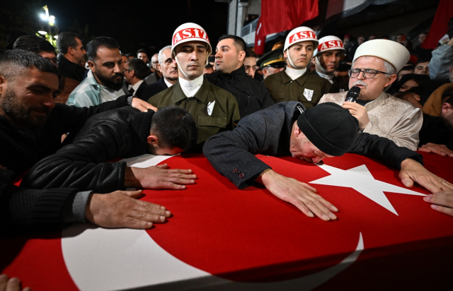 Pençe-Kilit Harekatı'nda şehit olan askerlerimiz son yolculuklarına uğurlandı