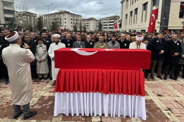 Pençe-Kilit Harekatı'nda şehit olan askerlerimiz son yolculuklarına uğurlandı