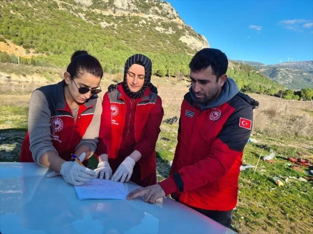 Muğla'da yol kenarına atılan bozulmuş sucuklar imha edildi