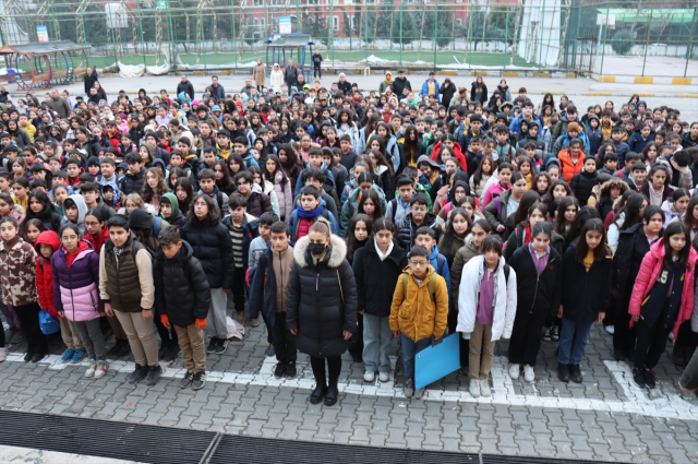 81 ilden görüntü yağdı! Türkiye'de tüm okullarda şehitlerimiz için 1 dakikalık saygı duruşu