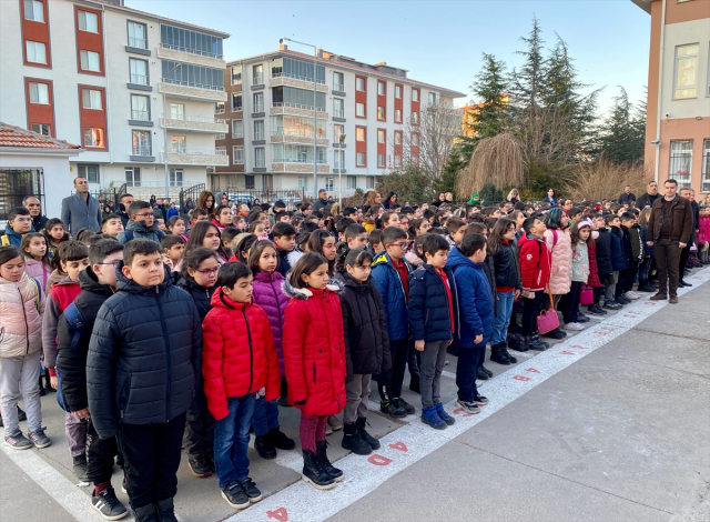 81 ilden görüntü yağdı! Türkiye'de tüm okullarda şehitlerimiz için 1 dakikalık saygı duruşu