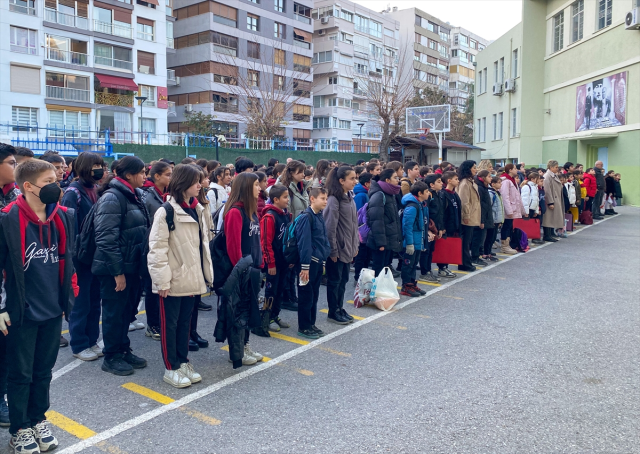 81 ilden görüntü yağdı! Türkiye'de tüm okullarda şehitlerimiz için 1 dakikalık saygı duruşu