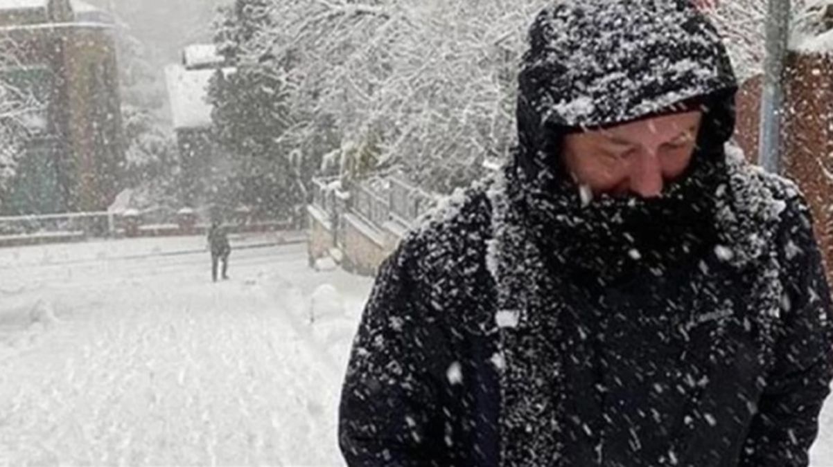 Bere, eldiven dolapta ne varsa çıkarın! İstanbul'da çarşamba günü kar yağışı bekleniyor