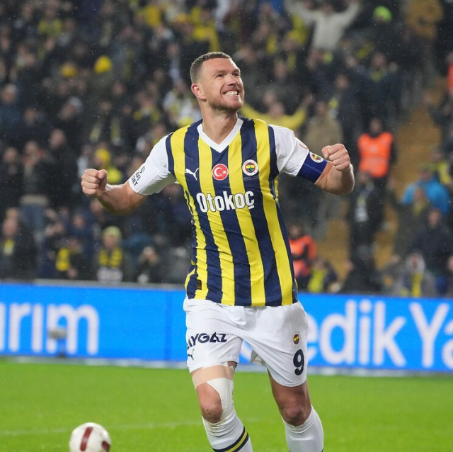 Kadıköy'de Dzeko'nun gecesi! Fenerbahçe Konyaspor'u 7-1 yendi