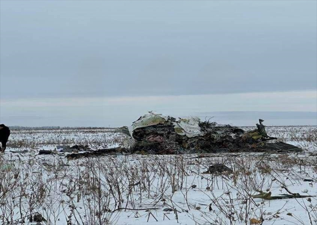 Ukrayna yönetimi, esir düşen askerlerini taşıyan Rus askeri kargo uçağını vurduklarını itiraf etti