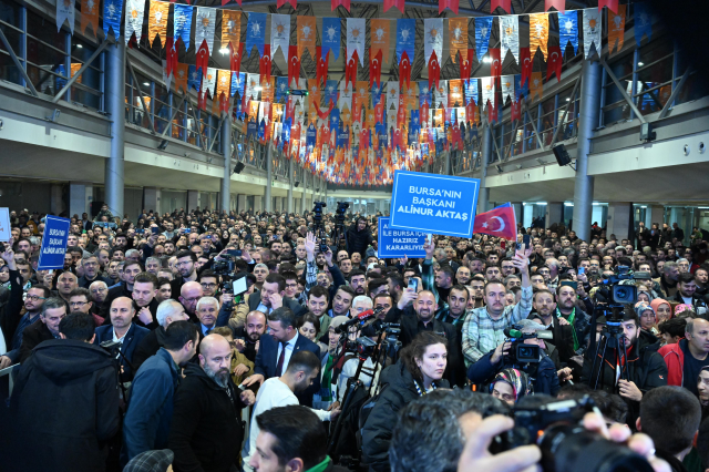 Bursa Büyükşehir Belediye Başkanı Alinur Aktaş'a coşkulu karşılama