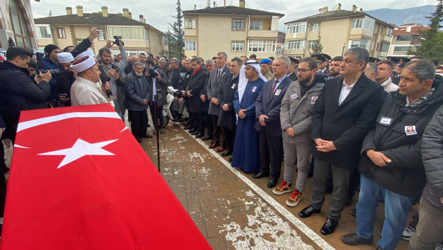 Yurt dışı görevinde sıtmaya yakalanan genç polis memuru Türkiye'de hayatını kaybetti