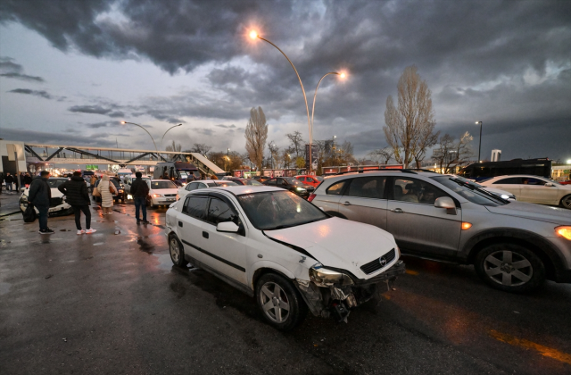 Ankara'da zincirleme kaza: 26 araç birbirine girdi