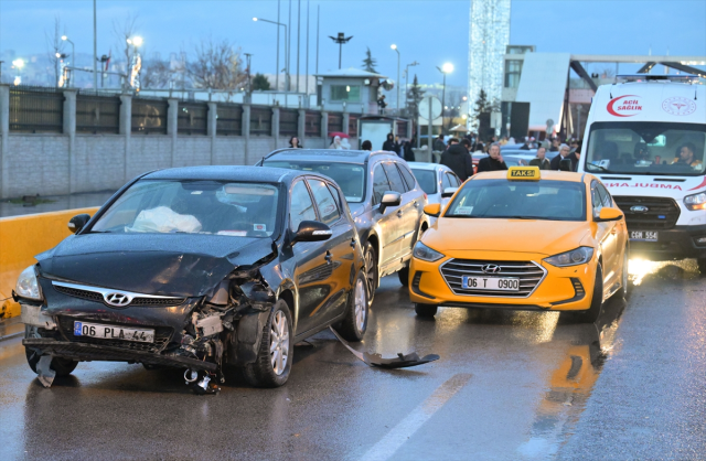 Ankara'da zincirleme kaza: 26 araç birbirine girdi