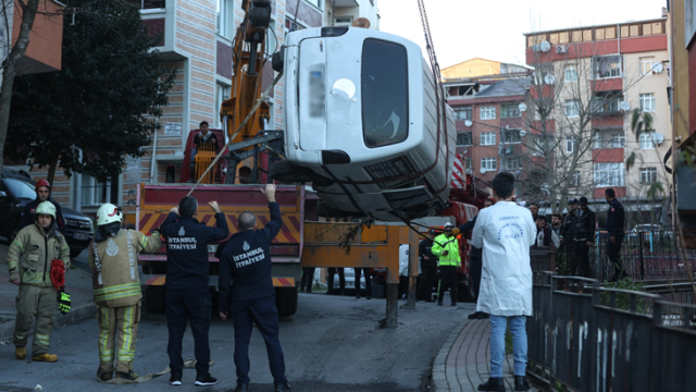 Sultangazi'de park halindeyken freni boşalan minibüs, 13 yaşındaki çocuğu hayattan kopardı