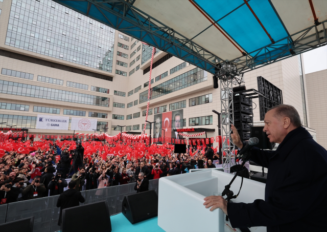 Cumhurbaşkanı Erdoğan: Önümüzdeki ay 15 bini hemşire olmak üzere 35 bin sağlık personeli daha alıyoruz