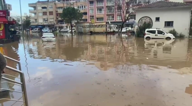 İzmir'de sağanak sonrası dereler taştı, ev ve iş yerleri su altında kaldı