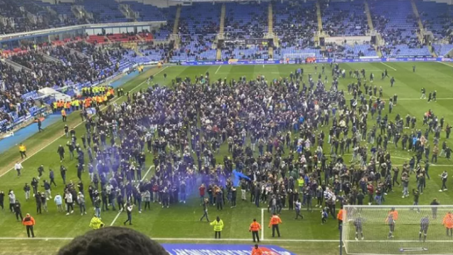 İngiltere'de tüm stat sahaya indi! Reading-Port Vale maçı ertelendi