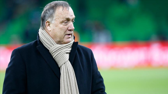 Fenerbahçe'nin eski hocası 76 yaşındaki Dick Advocaat, Curaçao Milli Takımı'na imza attı