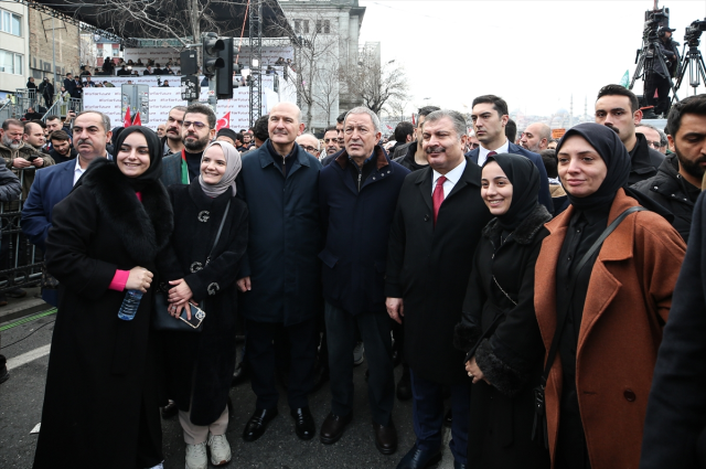 Yılın ilk gününde Galata'dan tarihi mesaj! İşte yürüyüşe katılan kişi sayısı