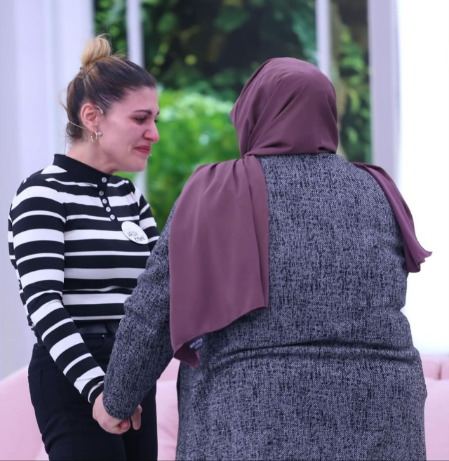 27 yıllık hasret 13 dakikada son buldu! Esra Erol'da anne ve kızın kavuşma anı herkesi ağlattı