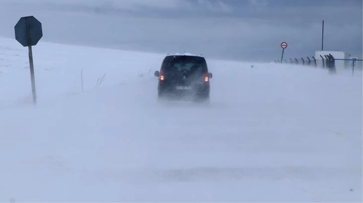 Tekirdağ ve Çanakkale'de kar esareti! Köy ve mahalle yolları ulaşıma kapandı, 6 ilçede okullar tatil