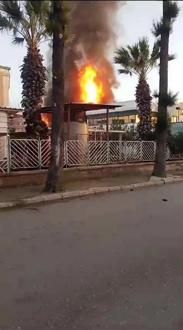 İzmir'de parfüm fabrikası alevlere teslim oldu: 1 ölü, 3 yaralı