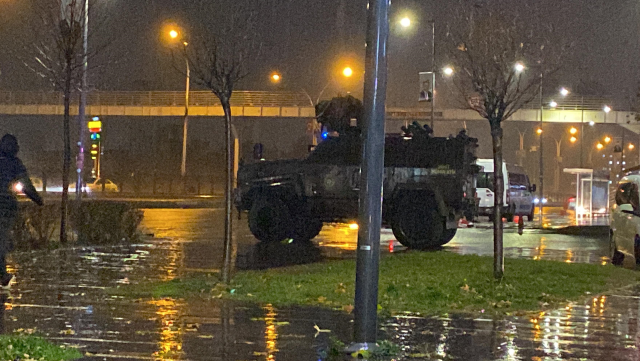 Rahatsızlanan annesi için Diyarbakır'a götürülen Demirtaş, üst düzey güvenlik önlemleri arasında hastaneden çıkarıldı