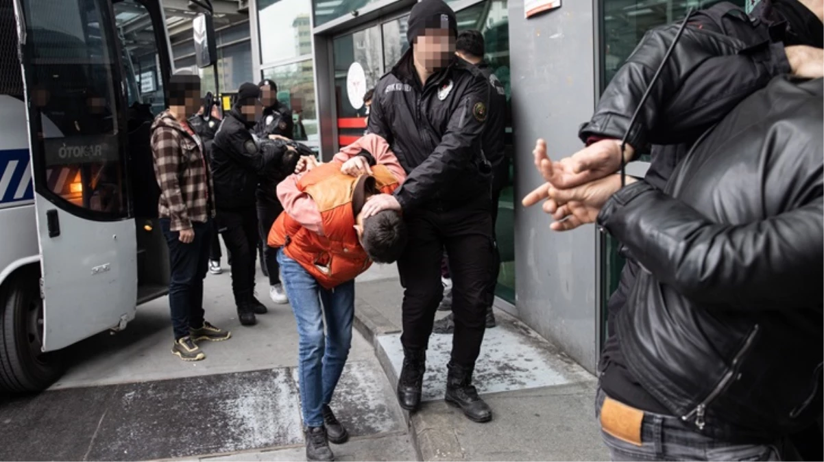 Küçükçekmece'de AK Parti'nin seçim çalışmasında düzenlenen silahlı saldırıya ilişkin suça sürüklenen 3 çocuk tutuklandı