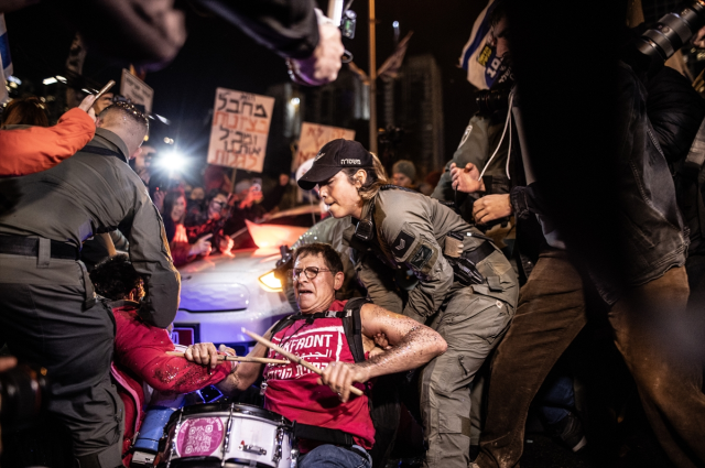 İsrail'de binlerce kişi Netanyahu hükümetini protesto etti