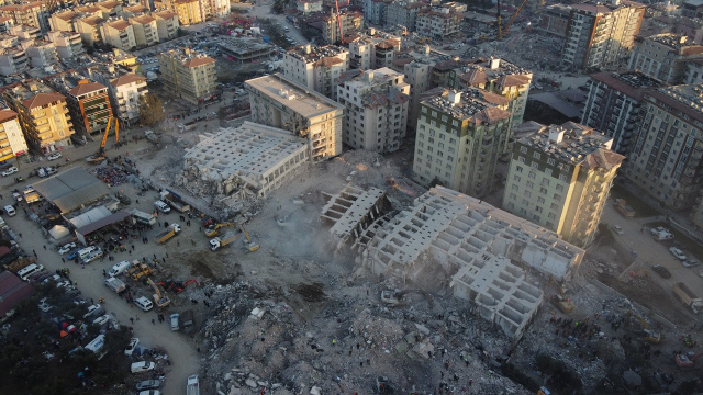 Hatay'da 269 kişiye mezar olan Rönesans Rezidans'ın müteahhidinden skandal sözler: Bina yan yattı çökmedi