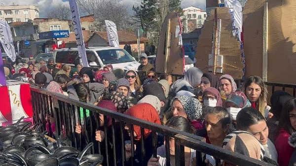 Ucuz eşya izdihamı! Vatandaşlar adeta birbirlerini ezdiler