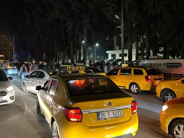 Öldürülen taksi şoförü için meslektaşlarından alkışlı protesto