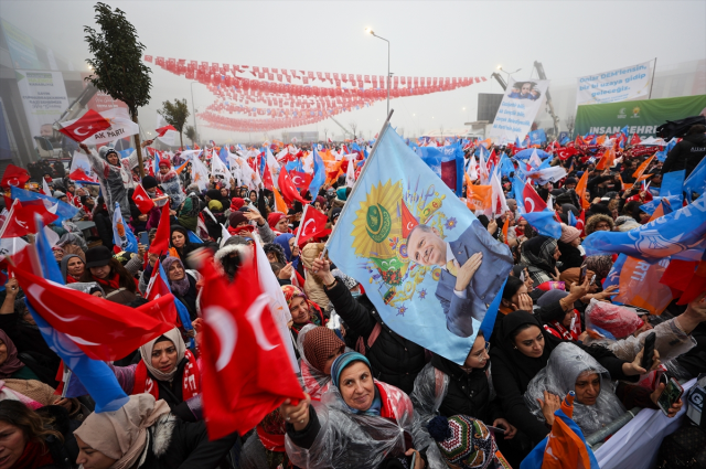 Cumhurbaşkanı Erdoğan: Deprem şehirlerimizi ayağa kaldırana kadar durup dinlenmeyeceğiz