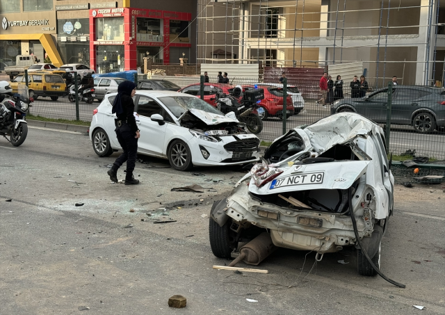 Alanya'da zincirleme kaza: 2 ölü, 3 yaralı