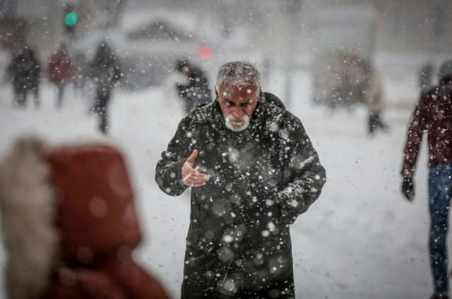 Meteoroloji'den art arda uyarılar! Kar kalınlığı 50 cm'yi bulacak, İstanbul'da sıcaklık 10 derecenin altına düşecek