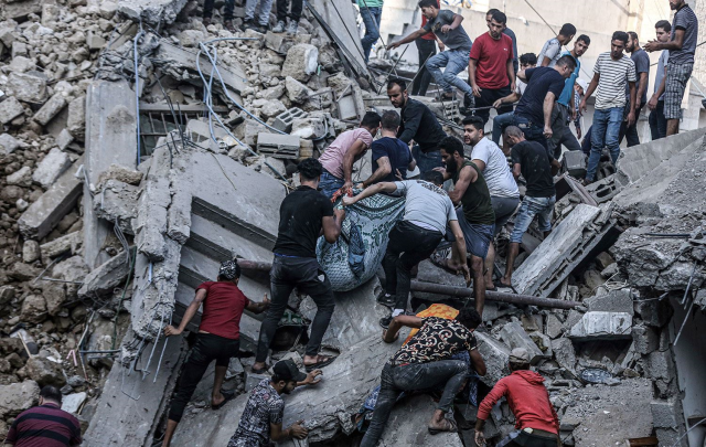 İsrail'in Gazze şeridine düzenlediği saldırılarda en az 17 Filistinli hayatını kaybetti