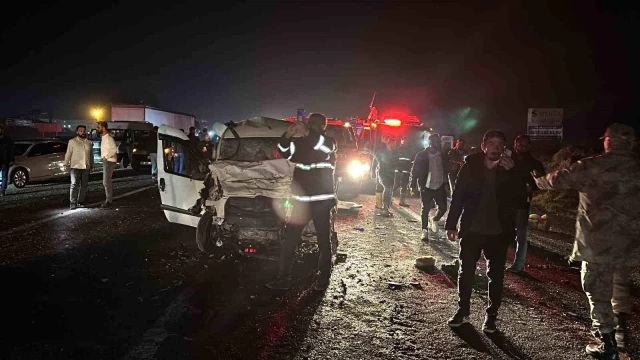 Şanlıurfa'da zincirleme kaza: 3 ölü, 6 yaralı