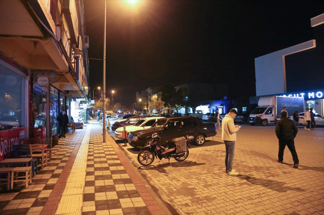 Çanakkale'nin Yenice ilçesinde 4,9 büyüklüğündeki deprem anı kamerada