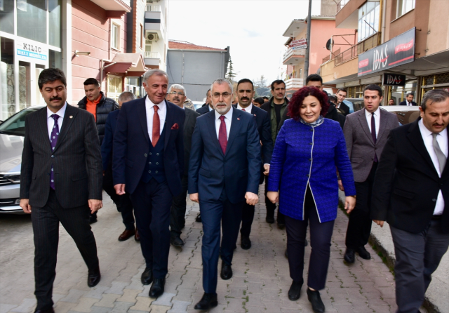 Bakan Işıkhan'dan emeklilere özel indirim ve kampanya müjdesi