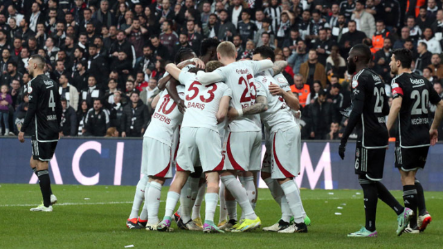 Aslan durdurulamıyor! Galatasaray, Beşiktaş'ı deplasmanda devirdi