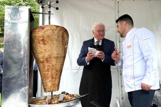 Almanya Cumhurbaşkanı Steinmeier, İstanbul ziyaretinde döner kesti