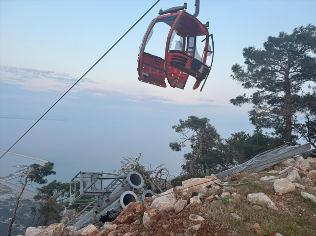 Antalya'da teleferikte ailesiyle mahsur kalan makine teknisyeni: Kazadan 10 dakika önce arayıp uyarmıştım