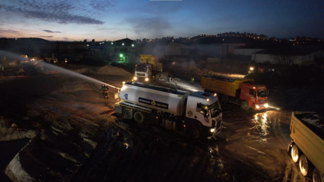 Hurdacılar Sitesi'nde çıkan yangın, 16 saatin ardından kontrol altına alındı