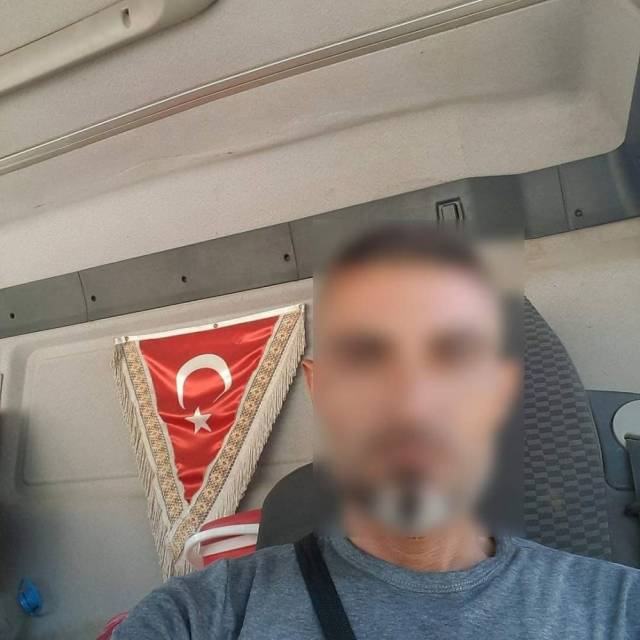 İntihar etmek için 4'üncü kattan atladı, başkasının üzerine düştü