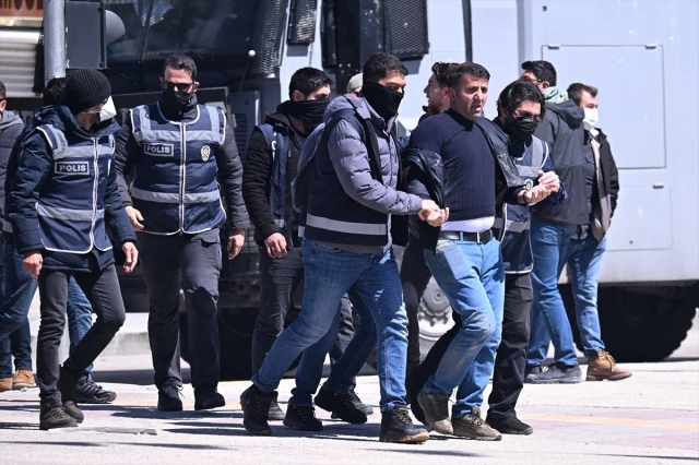 Van'da DEM Parti Eş Genel Başkanları ve beraberindeki gruba polis müdahale etti